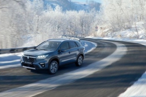 Suzuki_S-CROSS_HYBRID_2022_320-6912-870x470