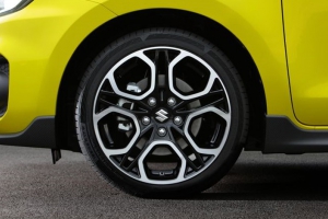 Suzuki_NEW_SWIFT_SPORT_211b-64000-870x470